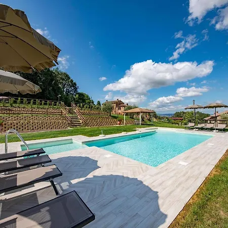 In Tuscany With Pool And Hill Views