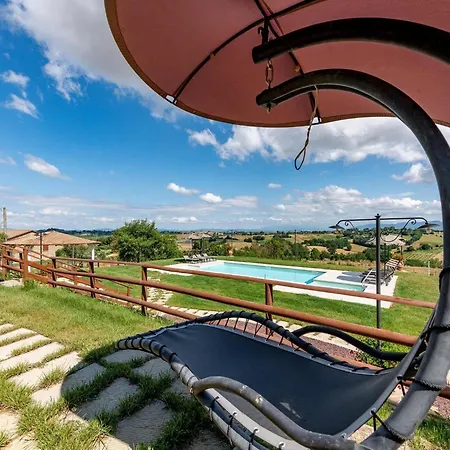 In Tuscany With Pool And Hill Views 빌라
